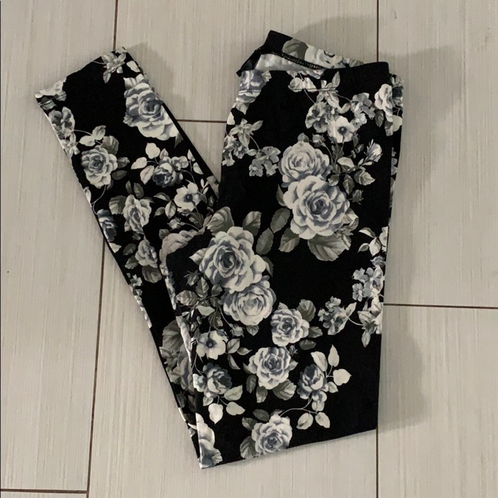 Nollie Black & White Floral Leggings | Stretch | Size M